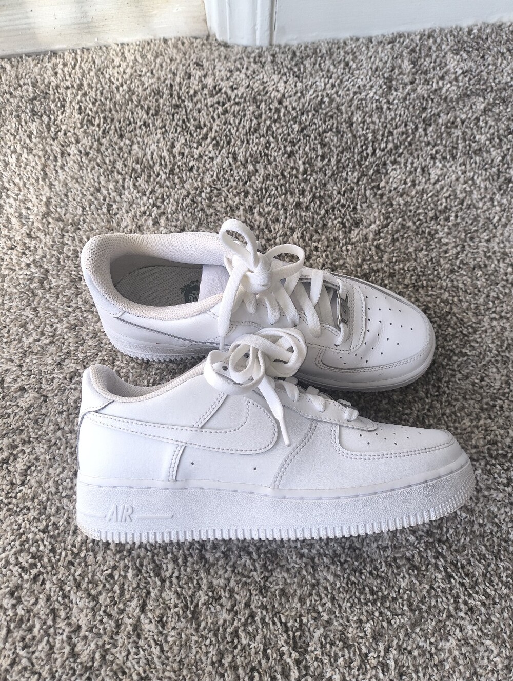 Nike Air Force 1 "Triple White" Size 6Y - 7.5W